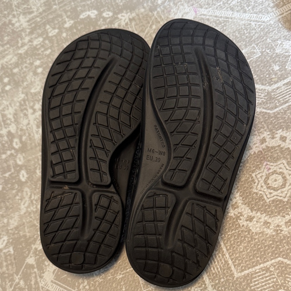 WornOnce/  Black Slip-On Foam Slide Sandals - Picture 3 of 5